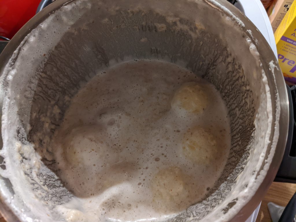 Acht Minuten später, ein Kilo Kartoffeln automatisch geschält. Der Rest ist Dünger oder spült sich in der Toilette runter! / Bild-/Quelle: privat