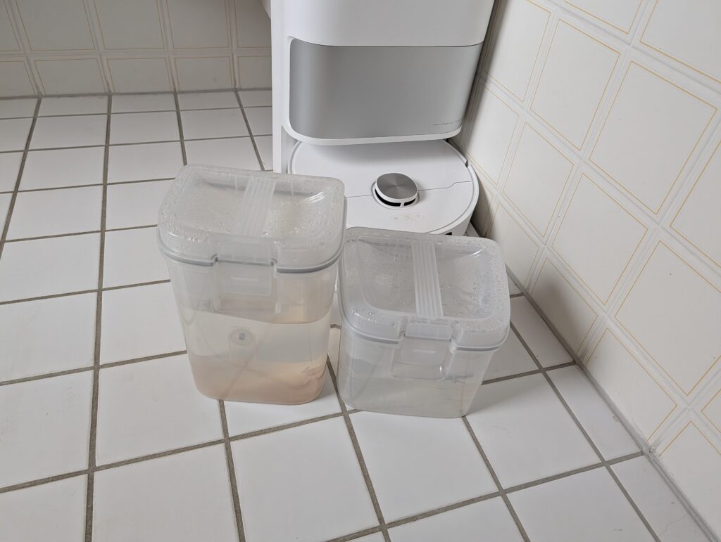 Dreame d10 Wassertank (links) vs. Aqua 10 - zu klein für große Flächen!